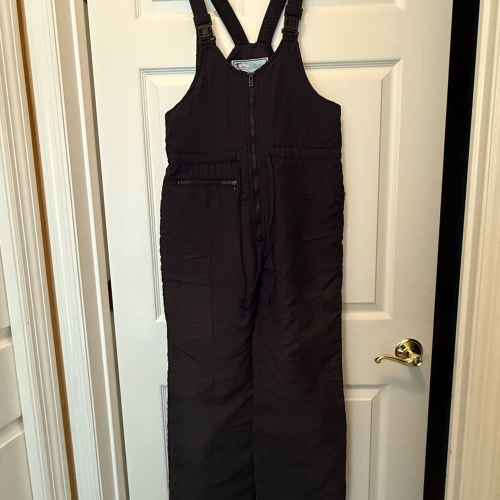 Women Black Ski Pants/Bib, Zipper Closure, Zipper Pocket, and Adjustable Straps